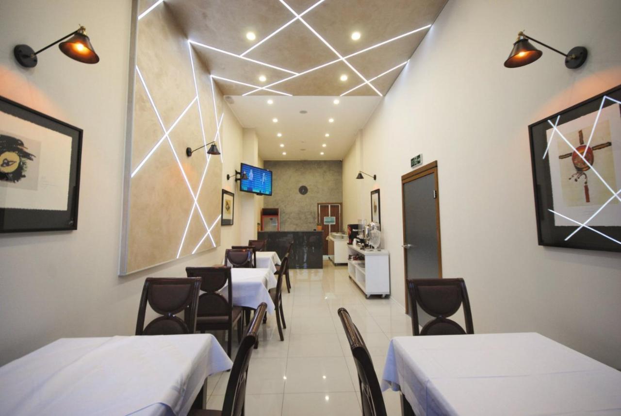Hotel Callisto Pristina Exterior foto